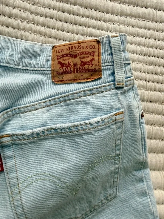 Levi's 501 Jeans - Picture 3 of 4